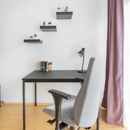 Private Office Near Keleti Apartament